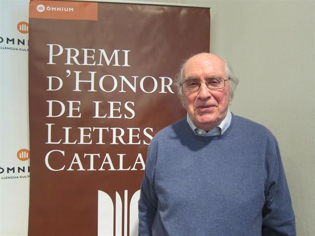 JOAN VENY, Premi d'Honor de les Lletres Catalanes.  L’Obra Cultural Balear felicita el filòleg campaner Joan Veny i Clar, que ha rebut avui el Premi d’Honor de les Lletres Catalanes.