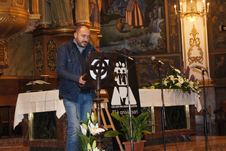 EMOTIU ACTE DEL 35 ANIVERSARI DE L'APA DEL COL.LEGI FRA JOAN BALLESTER