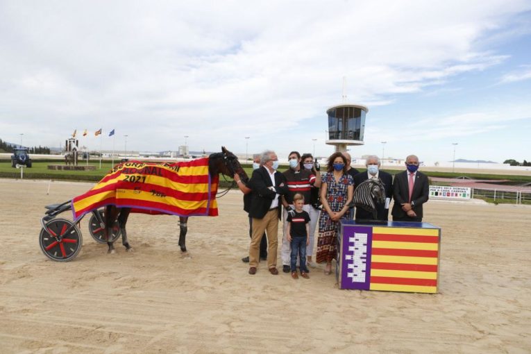 Damià Oliver guanya el Gran Premi Nacional de trot, amb n'Indio