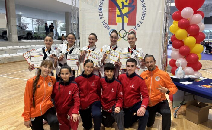 L’equip cadet femení del Club Hanol, classificat pel Campionat d’Europa de taekwondo
