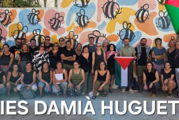 Concentració del professorat de l'institut en favor de Palestina
